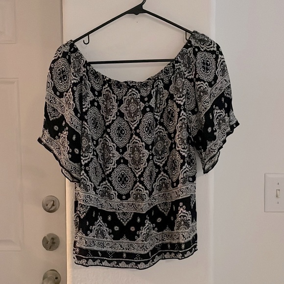 Ambiance Tops - Ambiance Black and White Off the Shoulder Blouse Size M